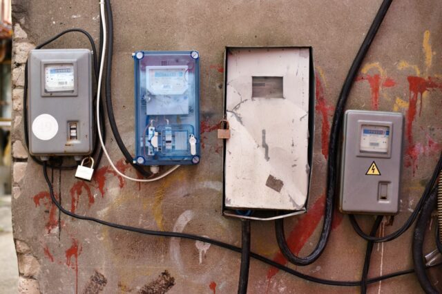 Cum citești corect factura la energie electrică, pas cu pas