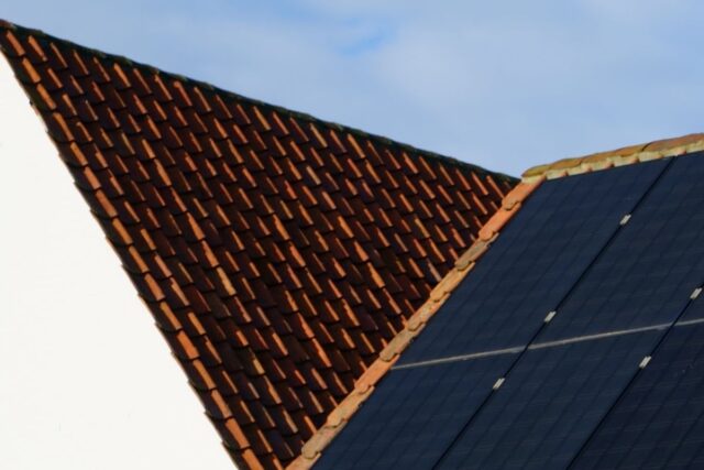 Panouri solare pentru balcon: ce trebuie să știi înainte să investești