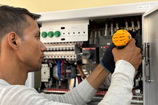 Reguli de siguranță electrică atunci când lucrezi la instalație în condiții de umiditate ridicată