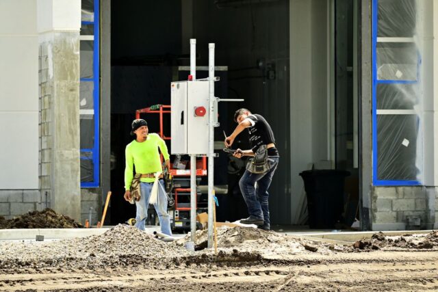 Trasee electrice în pereți de rigips: reguli și greșeli frecvente